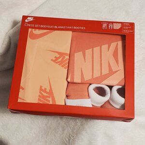 SALE!! NIKE baby 4 piece gift set Size: 0-6M New In Box! Great Gift
